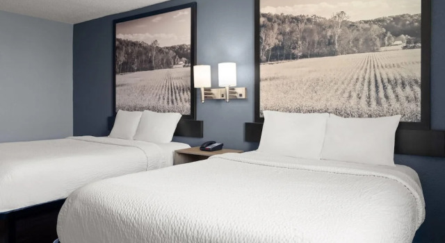 Четырёхместный номер Standard Super 8 by Wyndham Fort Wayne