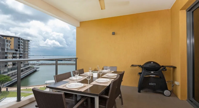 Апартаменты Executive с 2 комнатами с балконом и с видом на залив Darwin Waterfront Apartments