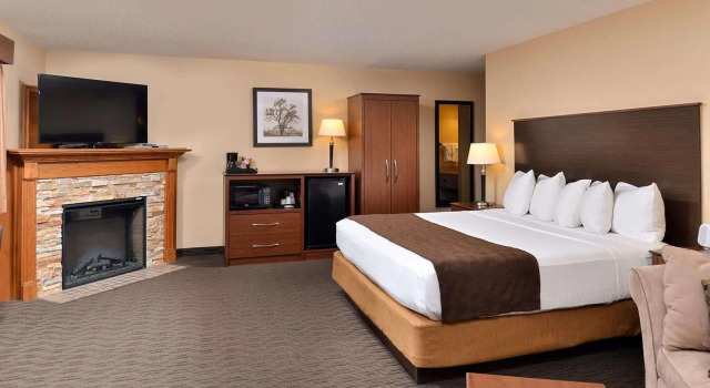 Двухместный люкс AmericInn by Wyndham Fergus Falls Conference Center