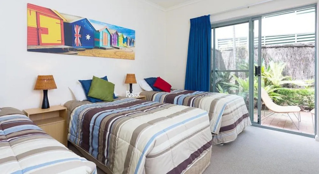 Номер Standard с 3 комнатами с балконом и с видом на озеро Avoca Palms Resort Apartments