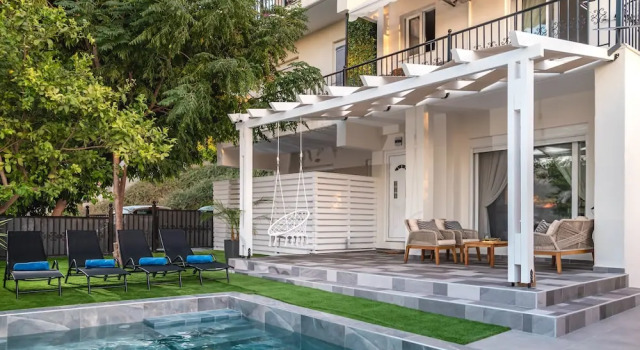 Paradissia Luxe Villa With Private Swimming Pool, Rezervați Vilă Hoteluri în Paradisi cu parcare, Parcare