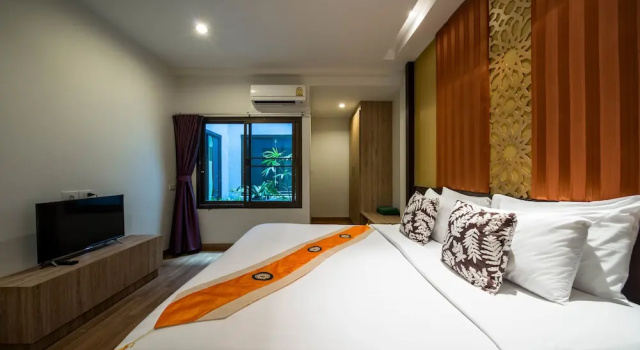 Люкс c 1 комнатой с балконом и с видом на море Kamala Beachfront Apartment