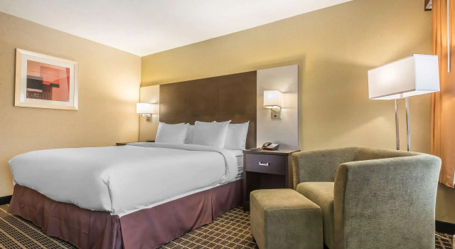 Двухместный номер Standard Quality Inn & Suites Windsor - Downtown