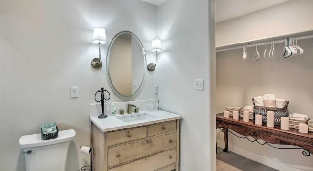 Коттедж Cozy + Chic Abode ~ 11 Mi to Bloomington Lake