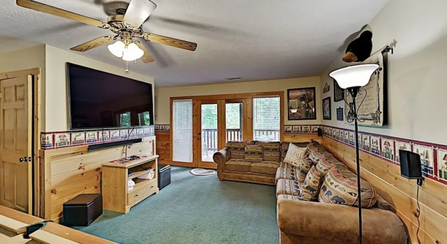 The Bear Essentials Getaway W/ Hot Tub 3 Bedroom Cabin