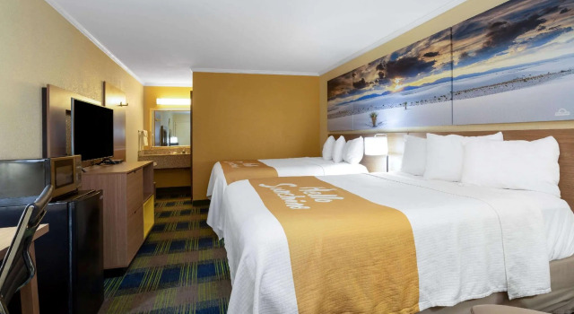 Четырёхместный номер Standard Days Inn by Wyndham Alamogordo White Sands