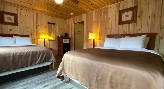 Четырёхместный номер Standard Four Seasons Lodge