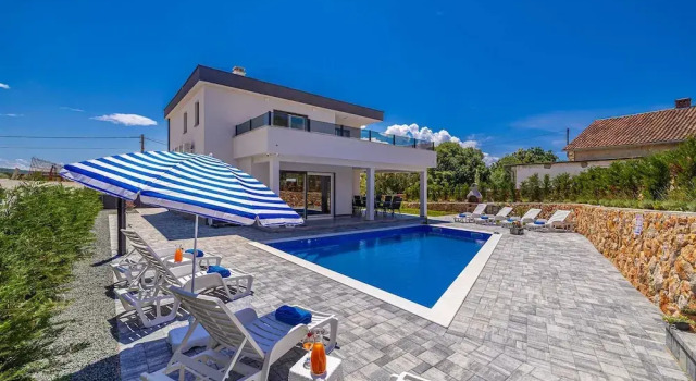 Villa Katharina With Private Pool, Prenota Villa Hotel a Isole Quarnerine con parcheggio, Parcheggio