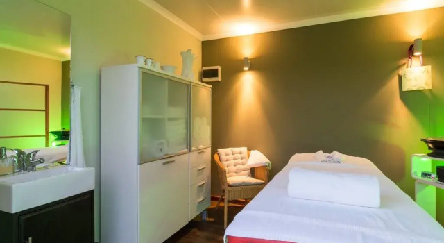 Pink Rose Guesthouse & Spa - for gay men only, Buchen Sie Resort Resorthotels in Westkap., Resort