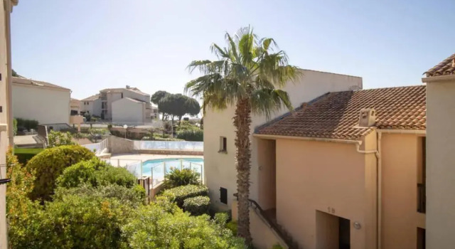 NICE 25 m BRIGHT with BALCONY and POOL