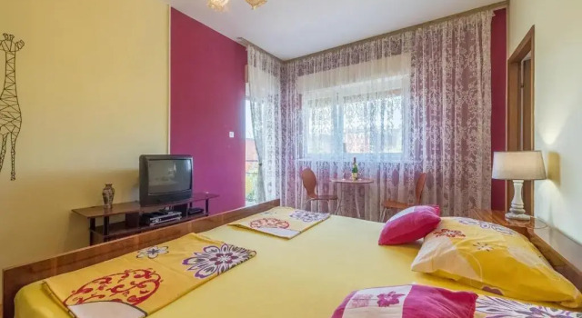 Apartments Kostović, Забронировать Апартаменты/квартира Отели Винишче с парковкой, рядом с Пляж Смоквина, Парковка