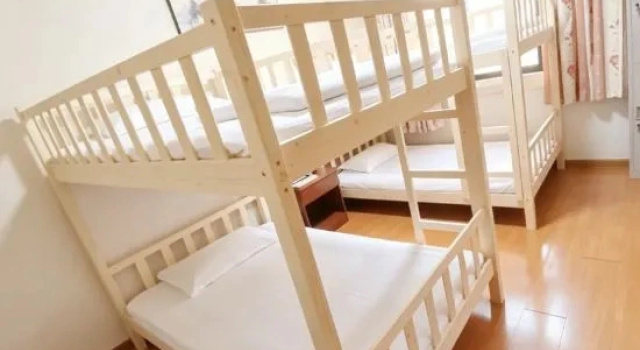Кровать в общем номере (мужской номер) Ningbo Yifang Hotel
