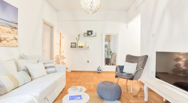Head for Acropolis a Romantic Hideaway