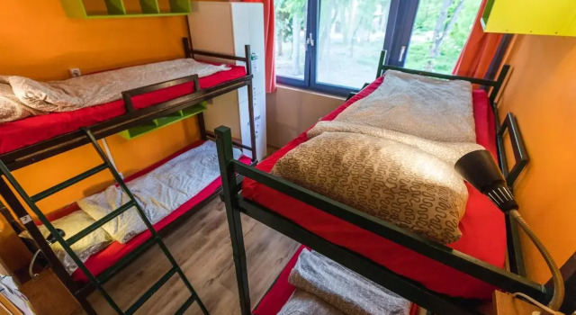 Кровать в общем номере Island Hostel Budapest