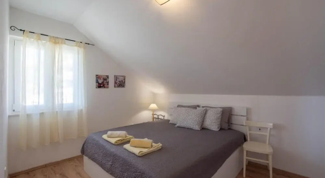 Amazing Home in Podstrana With Outdoor Swimming Pool, Wifi and 5 Bedrooms, Buchen Sie Hotel Hotels in Gespanschaft Split-Dalmatien mit Pool, Schwimmbad
