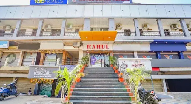 Hotel Rahul Palace by OYO Rooms, Забронировать Отель Отели штата Махараштры с завтраком, Завтраки