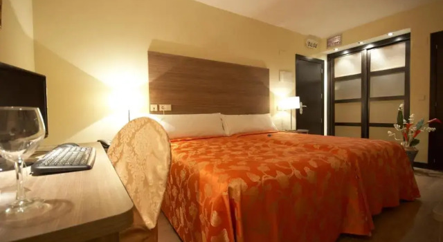 Трёхместный номер Standard Hotel Centro Los Braseros