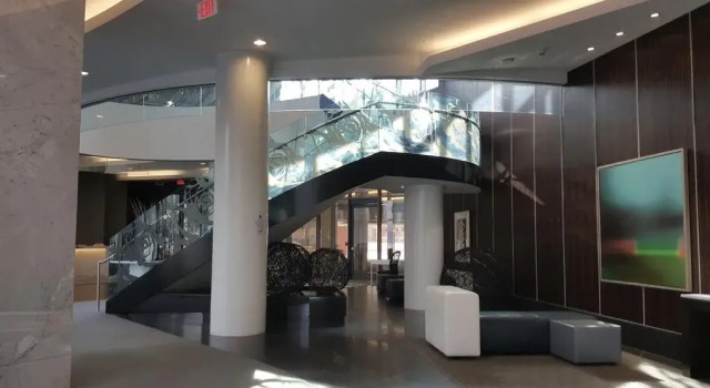 Kashaneh at North York Center, Забронировать Отель Отели Торонто с бассейном, рядом с Museum of Contemporary Canadian Art, Бассейн
