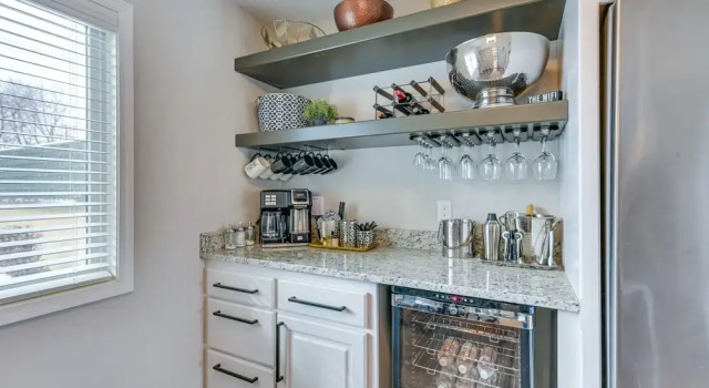 Апартаменты с 3 комнатами с балконом Riverfront Champlin Townhome w/ Deck & Water View!
