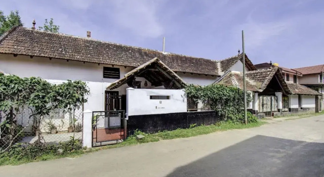 OYO 24136 Home Vintage Studio Madikeri, Забронировать Дом для отпуска Отели Coorg с парковкой, Парковка