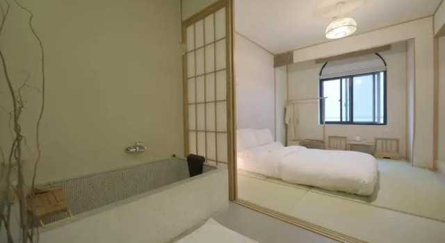 Двухместный номер Deluxe Shanghai Xintiandi Former French Historical Area Hotel