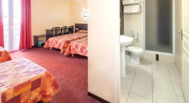 Трёхместный номер Superior Hôtel Estival Arriel entièrement climatisé