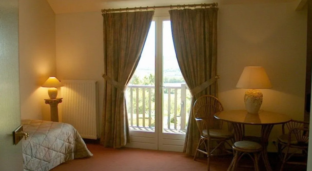 Crispol, Reservar Hotel Saint-Pere Morvan