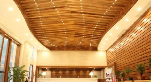 Huicheng Siji Hotel, Rezerwuj Hotel Hotele w Jiangmen z parkingiem, Parking