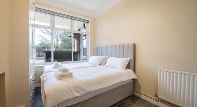 The Manor - Large Luxury home in Bournemouth - Sleeps 12+
