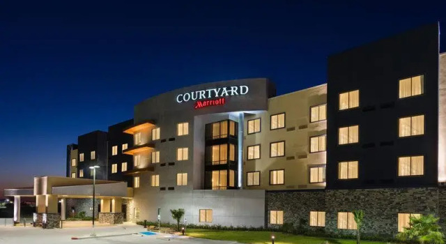 Четырёхместный люкс Courtyard by Marriott Houston Katy Mills
