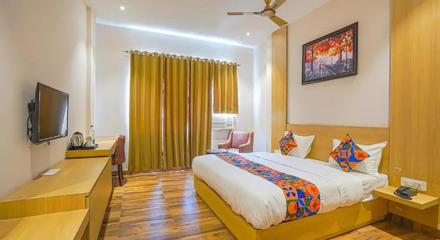 Номер Premium FabHotel Prime Empire