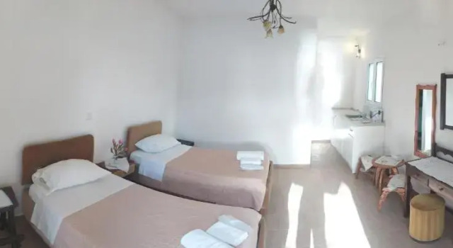 Poseidon Beach Bar & Restaurant Apartments, Забронировать Апартаменты/квартира Отели Палеокастрица с парковкой, рядом с Пляж Агиос Спиридон, Парковка