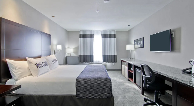 Home Inn and Suites Regina Airport