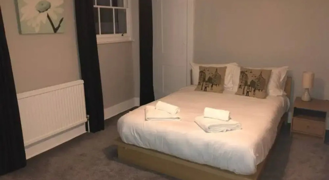 Stunning, Spacious Townhouse Moments From Camden, Забронировать Отель Отели Англии 3 звезды, 3*