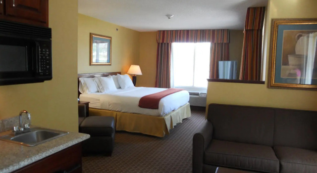 Люкс Holiday Inn Express and Suites Hazard by IHG