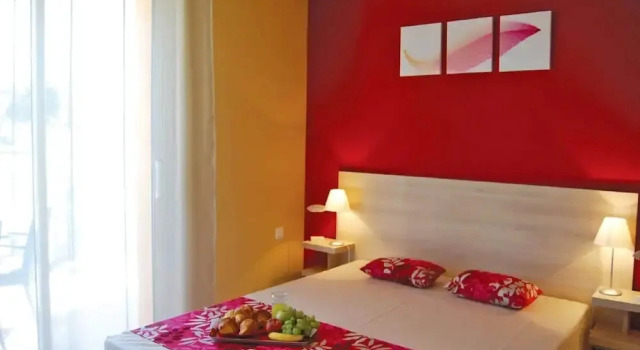 Colorful Holiday Home With a in Mediterranean Style, Book Feriehus Villaer i Pyrénées-Orientales, Villa