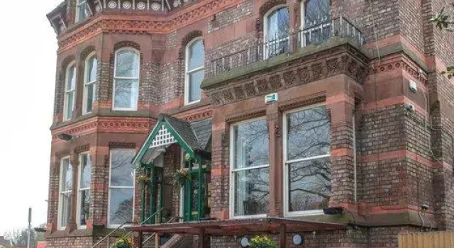 Кровать в общем номере Sefton Park Hotel