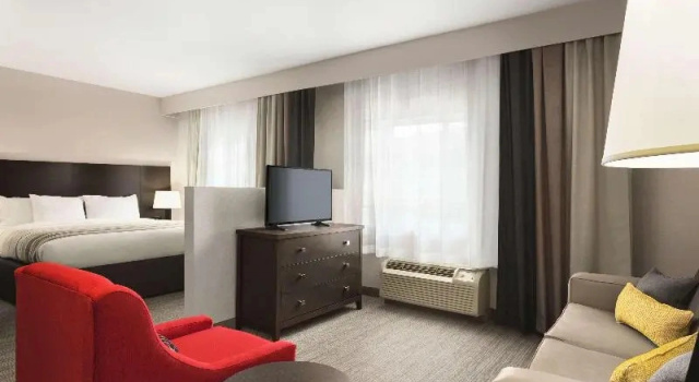 Трёхместный люкс Country Inn & Suites by Radisson, Shreveport-Airport, LA