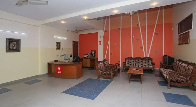 OYO 598 Hotel B K House, Забронировать Отель Нойда штат Уттар-Прадеш