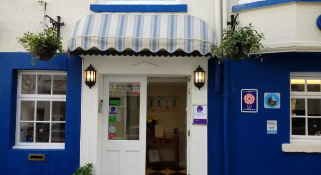 Blands Cliff Lodge, Забронировать Отель Скарборо Северный Йоркшир, рядом с Итальянские сады в Саут-Клиффе