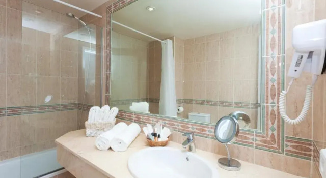 Люкс FERGUS Style Cala Blanca Suites