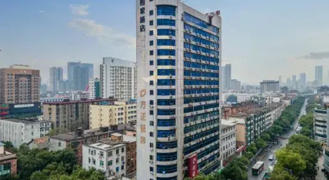 Home Inn Nanchang Bayi Square, Varaa Hotelli Donghu 