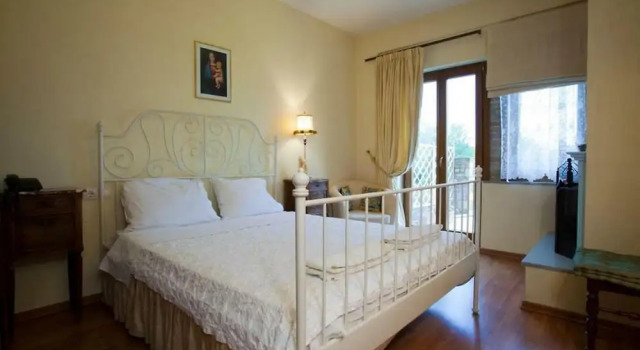 Archontiko Polyzos, Book Apartment Volos 
