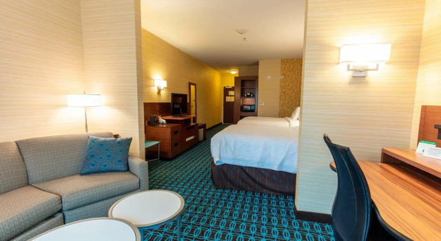 Четырёхместный люкс Fairfield Inn & Suites by Marriott Atlanta Woodstock