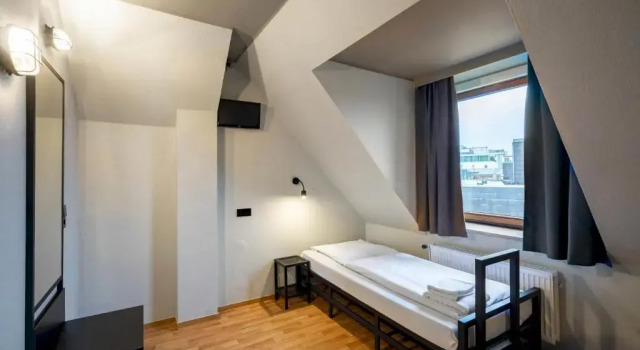 Одноместный номер Standard a&o Hamburg Reeperbahn