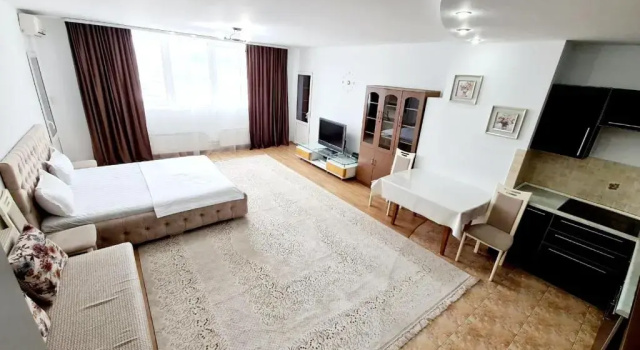 Razmestim v ZhK Kuat na 11 etazhe, Rezervovat Hotel Hotely v Almaty s bazénem, Bazén