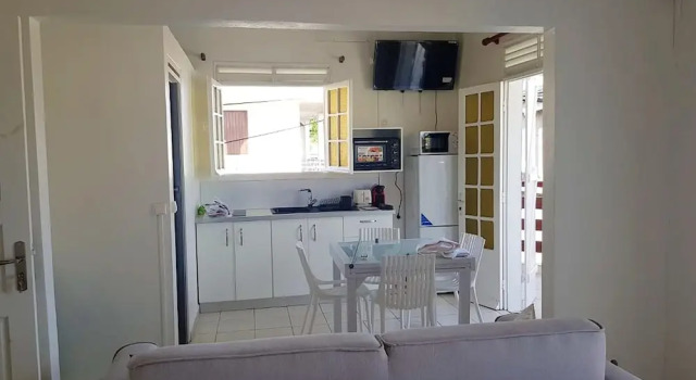 Studio in Baie Mahault, With Wonderful City View, Balcony and Wifi, Buchen Sie Ferienwohnung Baie-Mahault Basse-Terre