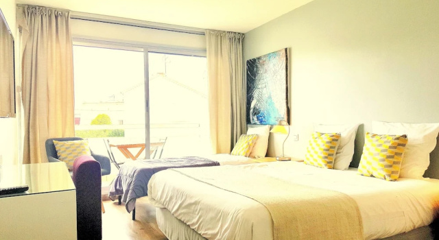 Трёхместный номер Comfort Hotel Sable Et Soleil - Port, Plage & Jacuzzi privé