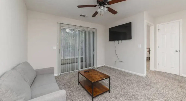 Cozy Budget-friendly 1BR w Hdtv Near Ft Benning, Boek Appartement Hotels in Georgia met parkeren, Parkeren