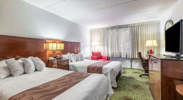 Четырёхместный номер Standard Quality Inn & Suites Albert Lea